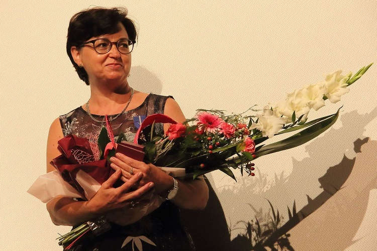 Katarzyna Pechman z kwiatami